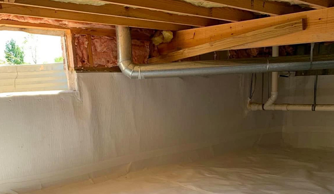 Encapsulated crawl space with vapor barrier