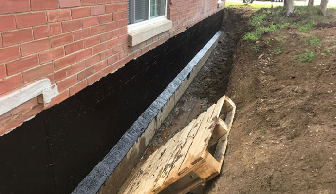 Exterior foundation waterproofing application Exterior foundation waterproofing application